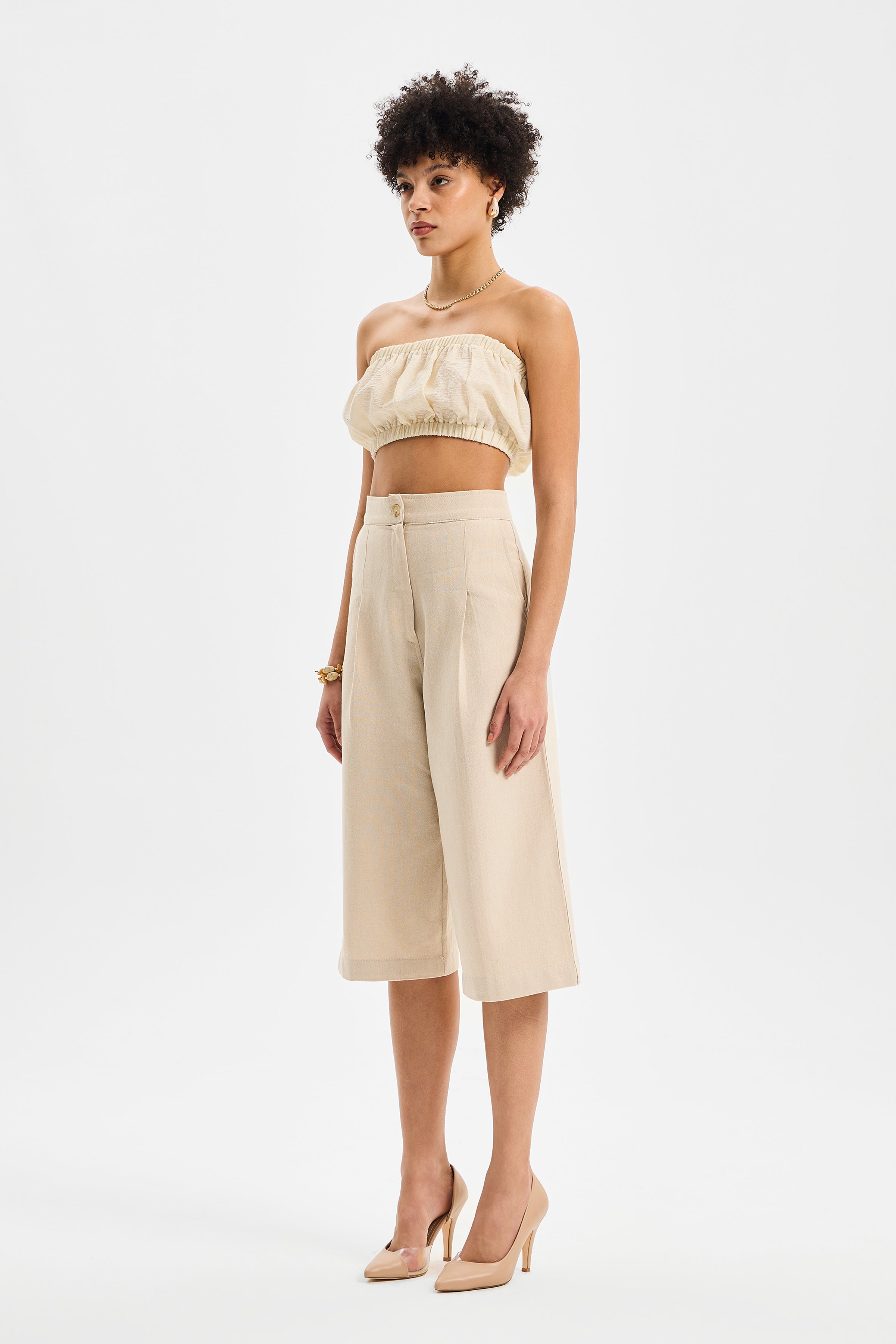 Calibra Women’s Classic Shorts Ecru