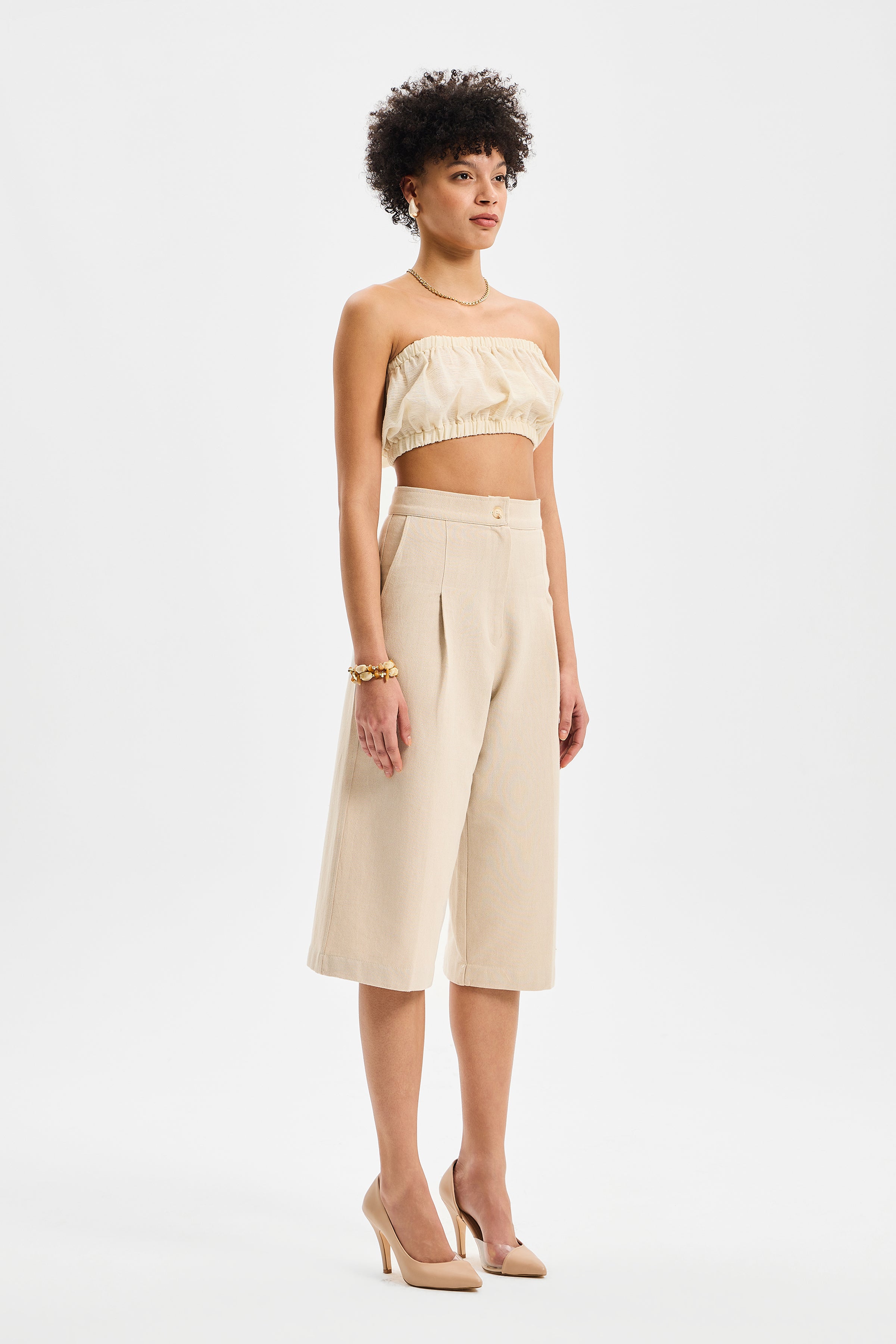 Calibra Women’s Classic Shorts Ecru