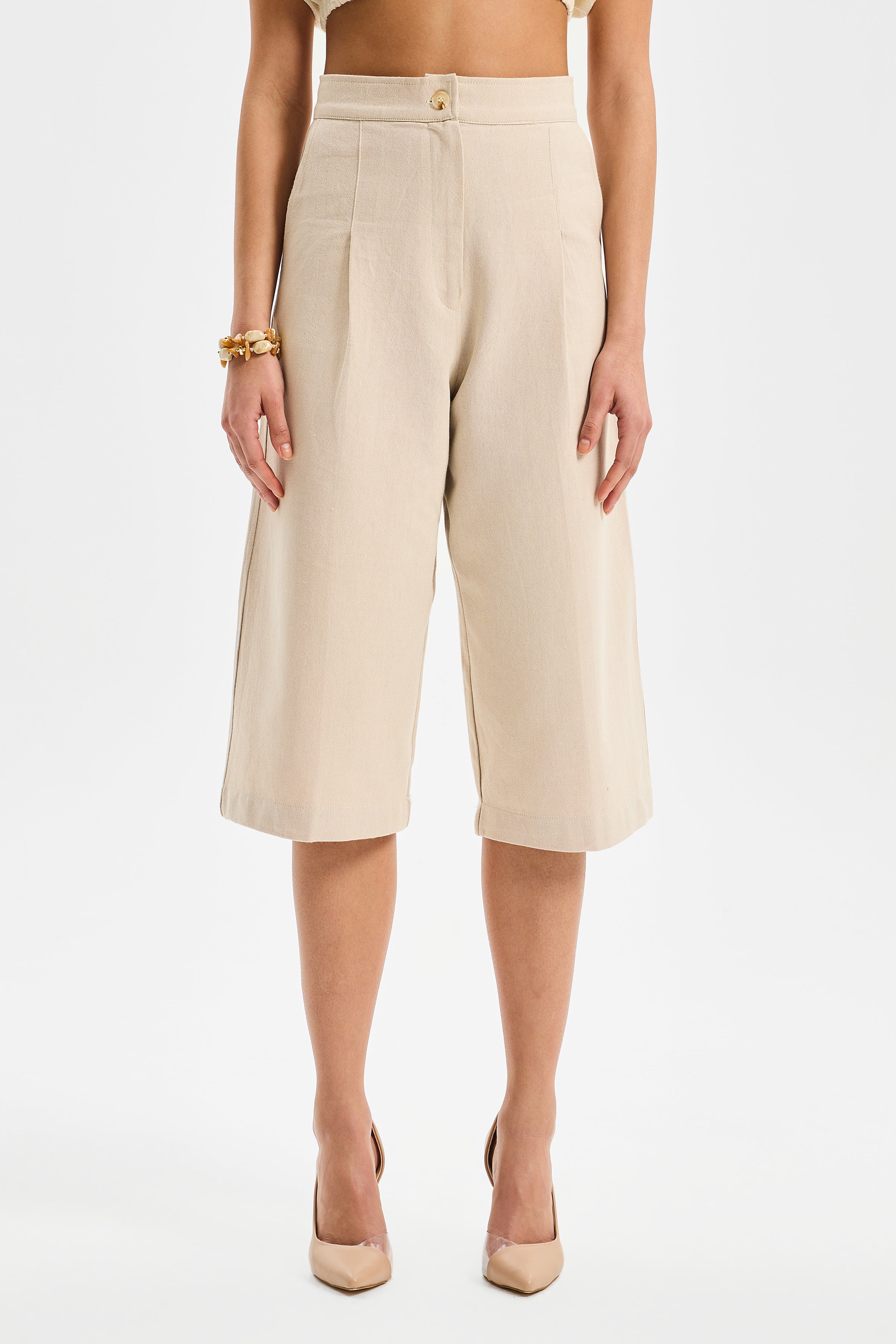 Calibra Women’s Classic Shorts Ecru