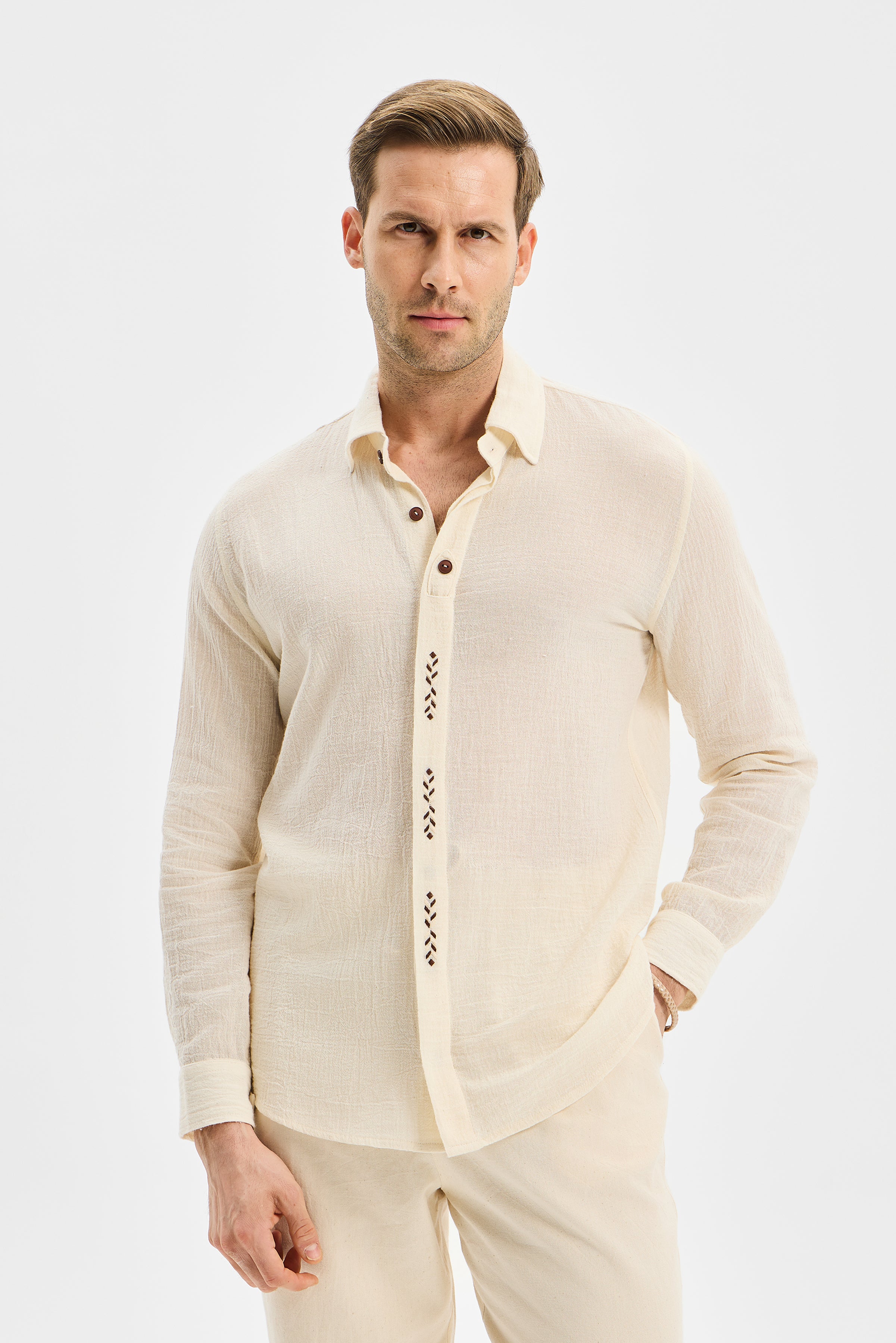 Motif Erkek Nakışlı Gömlek