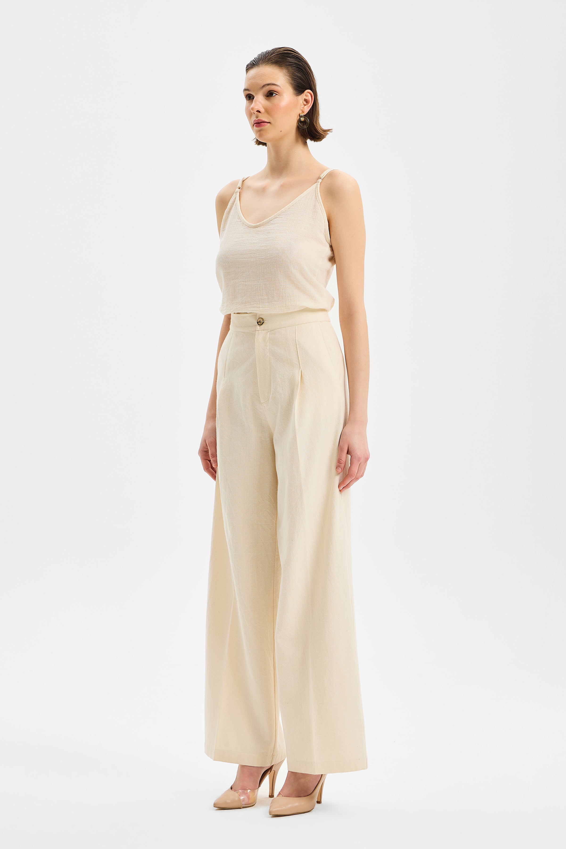 Pivot Women's Classic Pleated Trousers Ecru