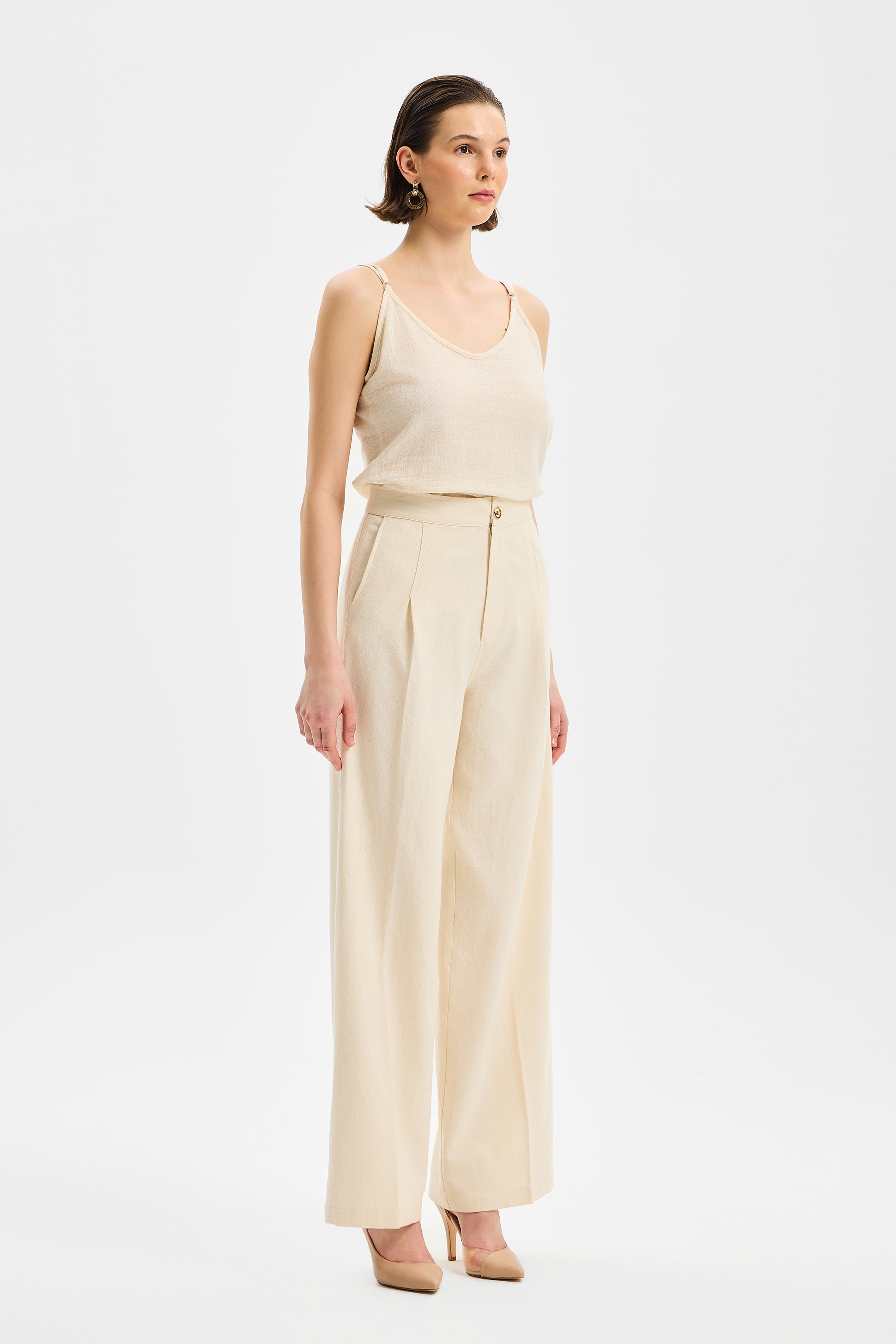Pivot Women's Classic Pleated Trousers Ecru