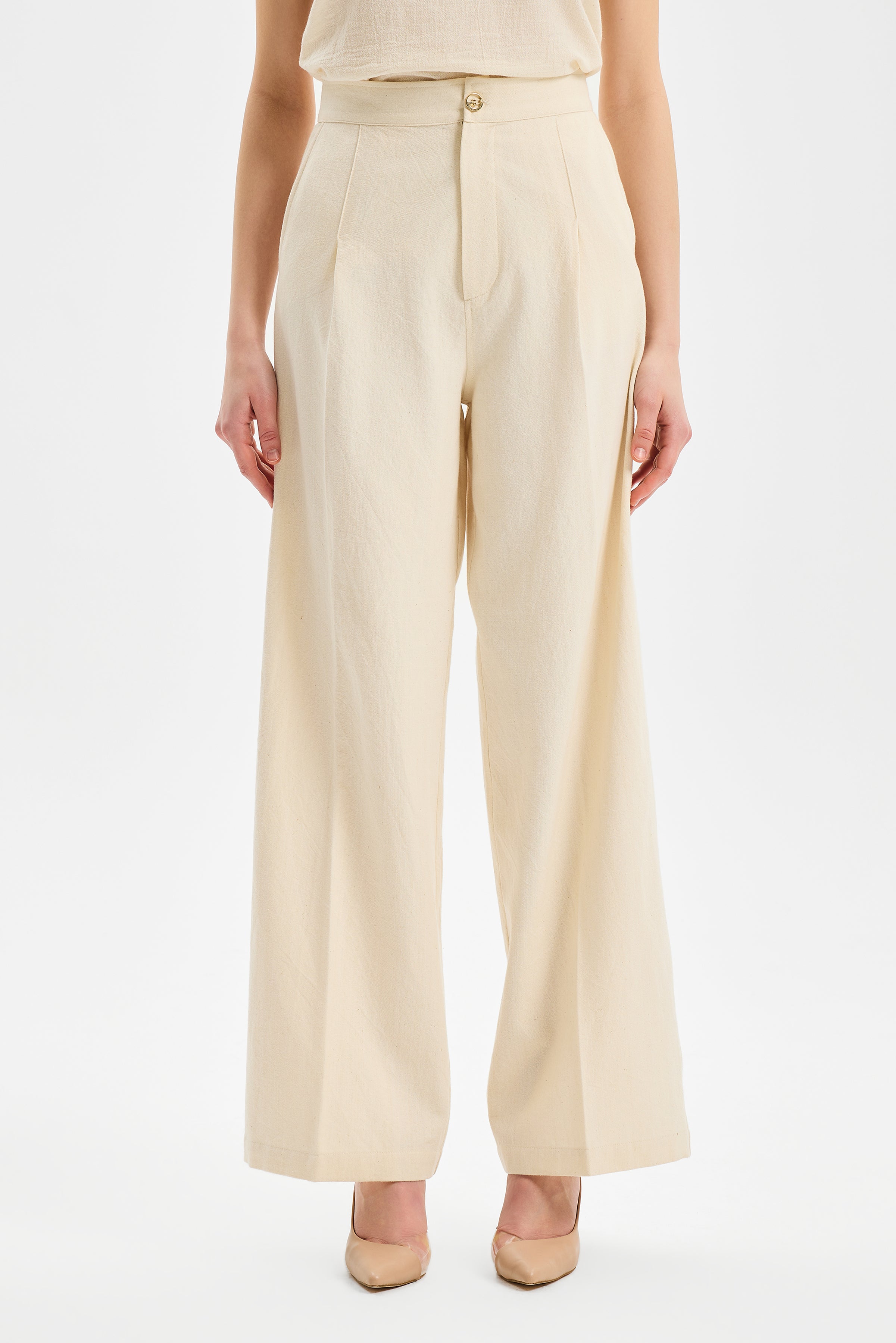 Pivot Women's Classic Pleated Trousers Ecru