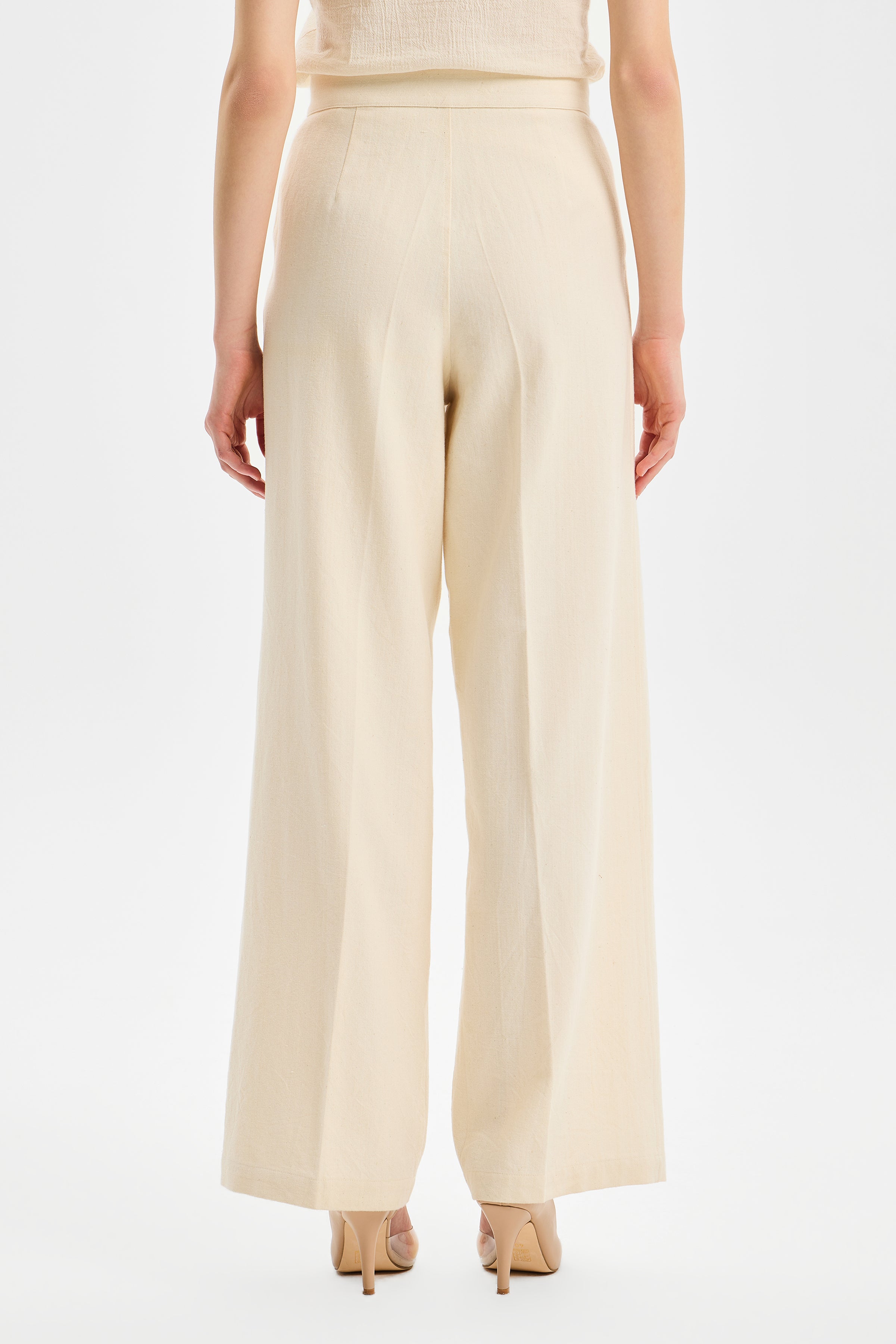 Pivot Women's Classic Pleated Trousers Ecru